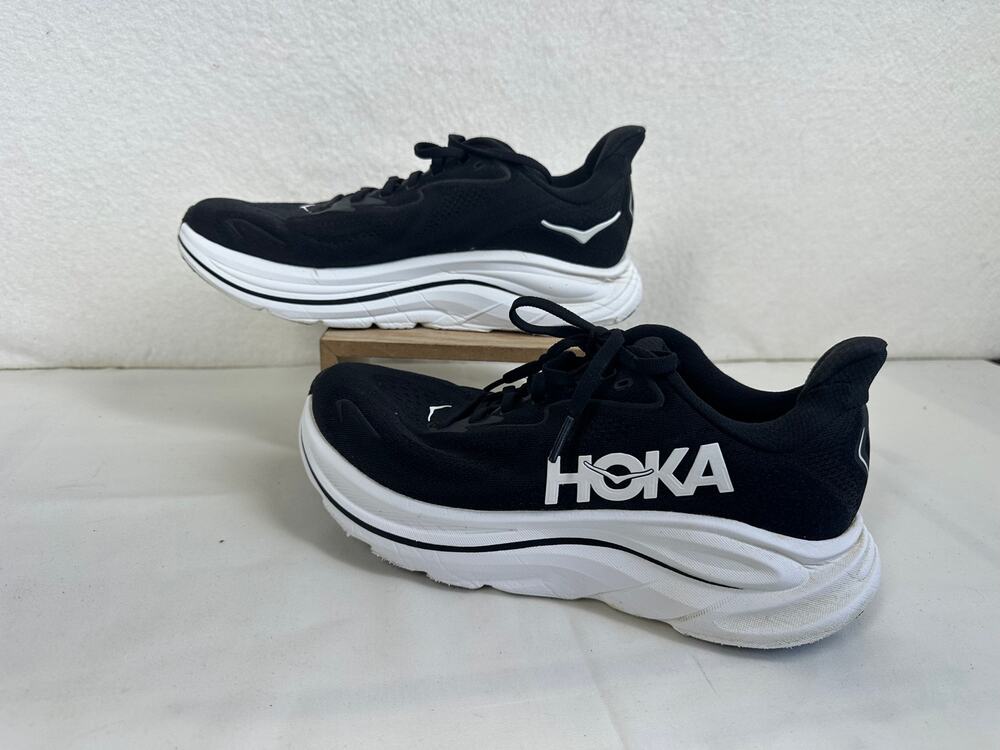 HOKA One One Clifton Women's SZ 9.5 Black & White Running Shoes Style #1162031